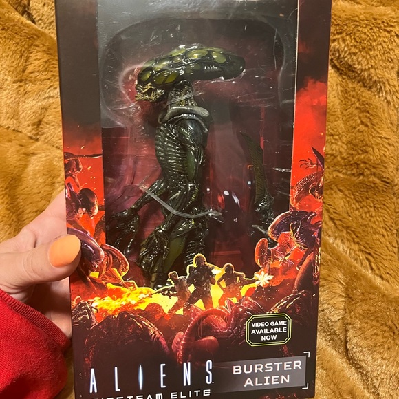 Aliens Fireteam Elite Burster Alien Figure - Green - Picture 1 of 1